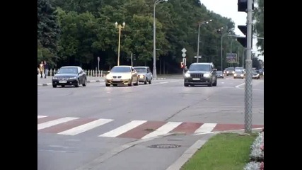 Jeep Grand Cherokee Srt8 (~700 hp) vs Bmw M5 (~600hp) 