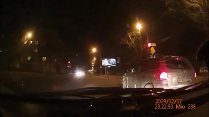 Компилация катастрофи и идиоти по пътищата
