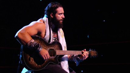 Elias serenades the WWE Universe before Raw: WWE.com Exclusive, Sept. 4, 2017