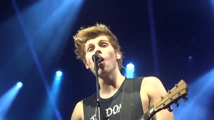 5 Seconds Of Summer-beside You (live in Sydney 5th May)