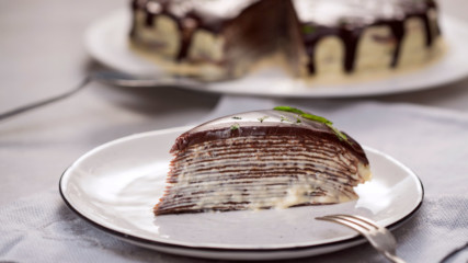 Нещо сладко с Павел Павлов | Торта от шоколадови палачинки