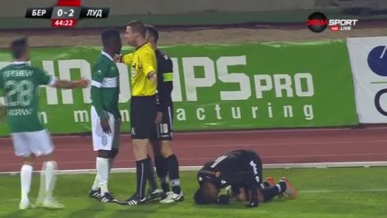 Сисиньо и Охене в спор край страничната линия