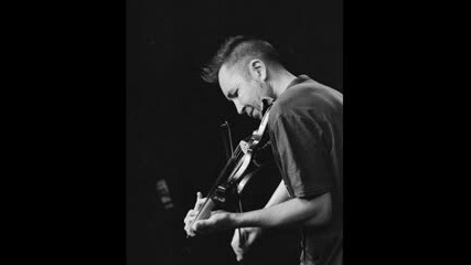 Nigel Kennedy plays jazz, swing 