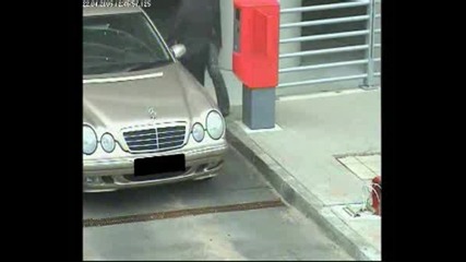 Тъпа Жена Шофьор