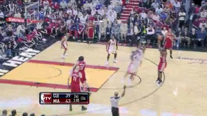 Страхотни изпълнения на Dwayne Wade and Lebron James в мач между Cleveland - Miami 