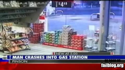 Кола се забива в супермаркет