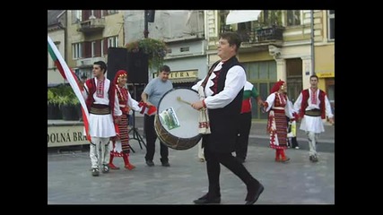 Оро се вие край манастиро - Илия Луков и Любка Рондова