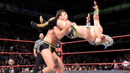 Kalisto vs. Drew Gulak: Raw, Oct. 30, 2017