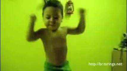 Хлапе танцуващо самба 