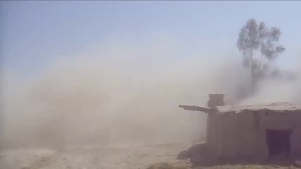 Опасен взрив на зграда, излизане в последния момент - Very Close Call For British Soldiers