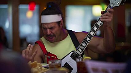 WWE Superstars try to put rivalries on hold at Applebee’s