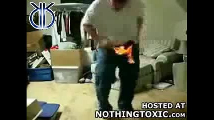 Момче се пали отпред 