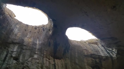 Проходна пещера Божийте Очи, с.карлуково