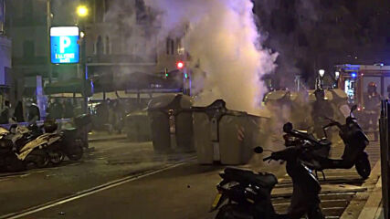 Spain: Protesters start fires in Barcelona streets during rally against jailing of rapper Pablo Hasel
