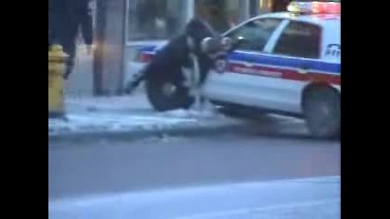Crazy Se Opyl4va Na Policaite