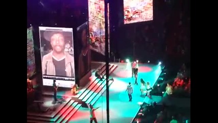 Miley and Noah Cyrus dance off