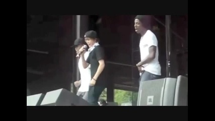 Justin Bieber dancing