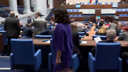 В "Денят на живо с Наделина Анева" днес говорят депутатите Христо Гаджев и Явор Божанков