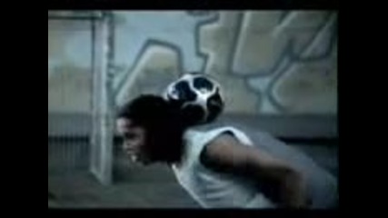 Ronaldinho Nike Street Football Skills 