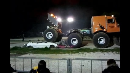Чудовищен камион