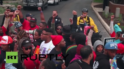 USA: THOUSANDS of McDonald's workers march for $15 per hour