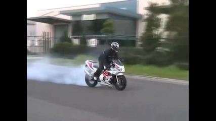 Cbr250rr - Rolling burnout amp 