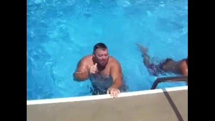 Надгробния камък в басейн xd 