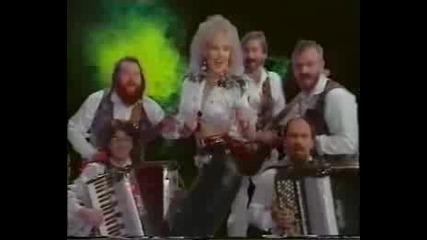 Lepa Brena - Imam Pesmu Da Vam Pevam