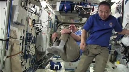 Космонавти в безтегловност
