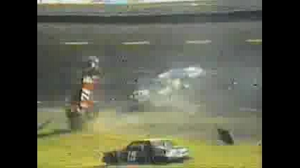 Катастрофи И Инциденти На Състезания 44 NASCAR Яко Представяне И Най-добрата Рапсодия! ;)
