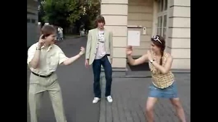 Девойка Се Мисли За Нинджа