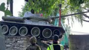Естония демонтира съветски паметник, представлявал риск за обществения ред