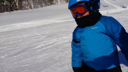 3 годишно дете кара сноуборд докато спи