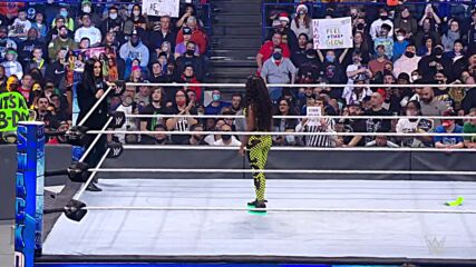 Naomi vs. Shayna Baszler: SmackDown, Dec. 17, 2021