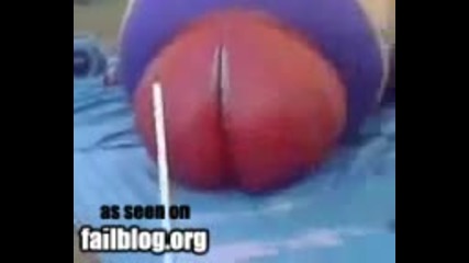 Детска пързалка с форма на пенис 