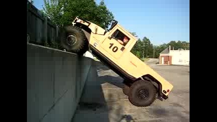 Hummer H1 Изкачва Вертикална Стена 