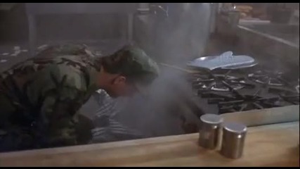 Под Обсада (1992) Кратка Сцена - Изкарай пайовете от фурната! / Бг Субс