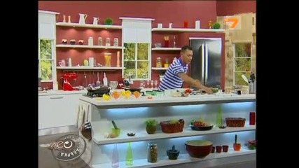 Лео приготвя кошница от чушки