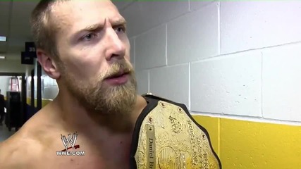 Даниел Браян след победата си над Грамадата и Марк Хенри на Royal Rumble 2012