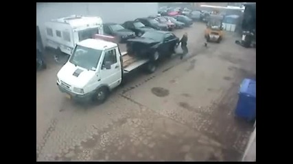 Как не трябва да си качвате колата