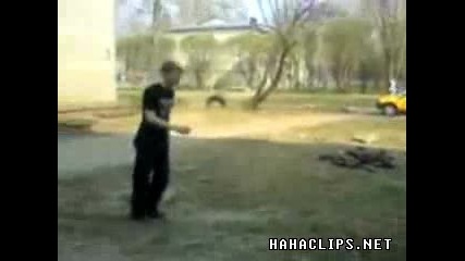 Този тип жестоко се преби! 