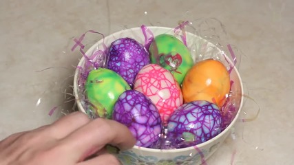 Как да направите красива украса на яйцата за Великден