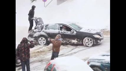 Как се вади S-класа от снега