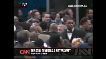 Майкъл Джексън на погребението на James Brown 