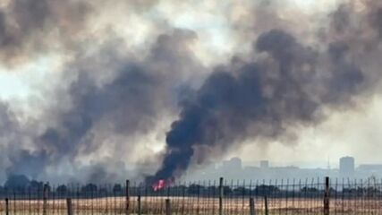 Голям пожар избухна край завод в Бургас
