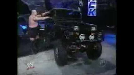 Big Show Преобръща Джип