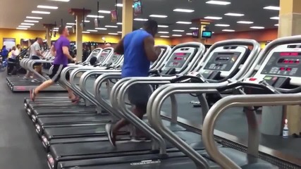 Танци на бягаща пътека!
