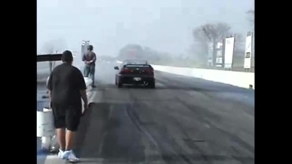 Honda Integra Turbo пали гуми и след това Drag race