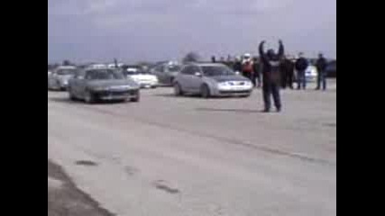 Audi vs Nissan Skyline Drag Race 