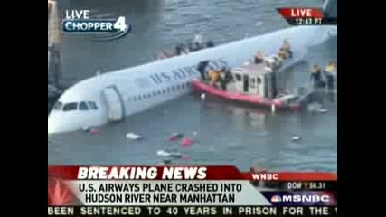 Самолет Се Приземи В Река Хъдсън Насред Ню Йорк